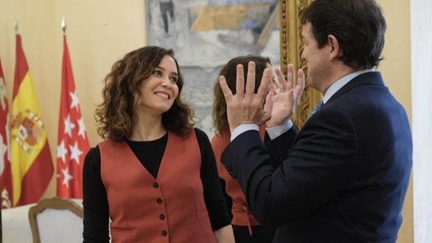 Ayuso garantiza a Castilla y León todo su «apoyo» para mantener abierta Navacerrada tras el recurso del Gobierno
