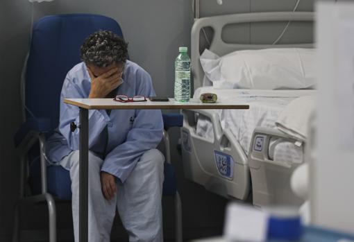 Uno de los pacientes ingresados todavía en el Hospital de Pandemias