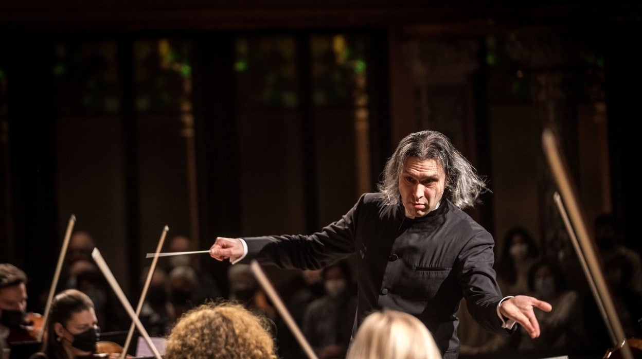 Vladimir Jurowski, durante la actuación