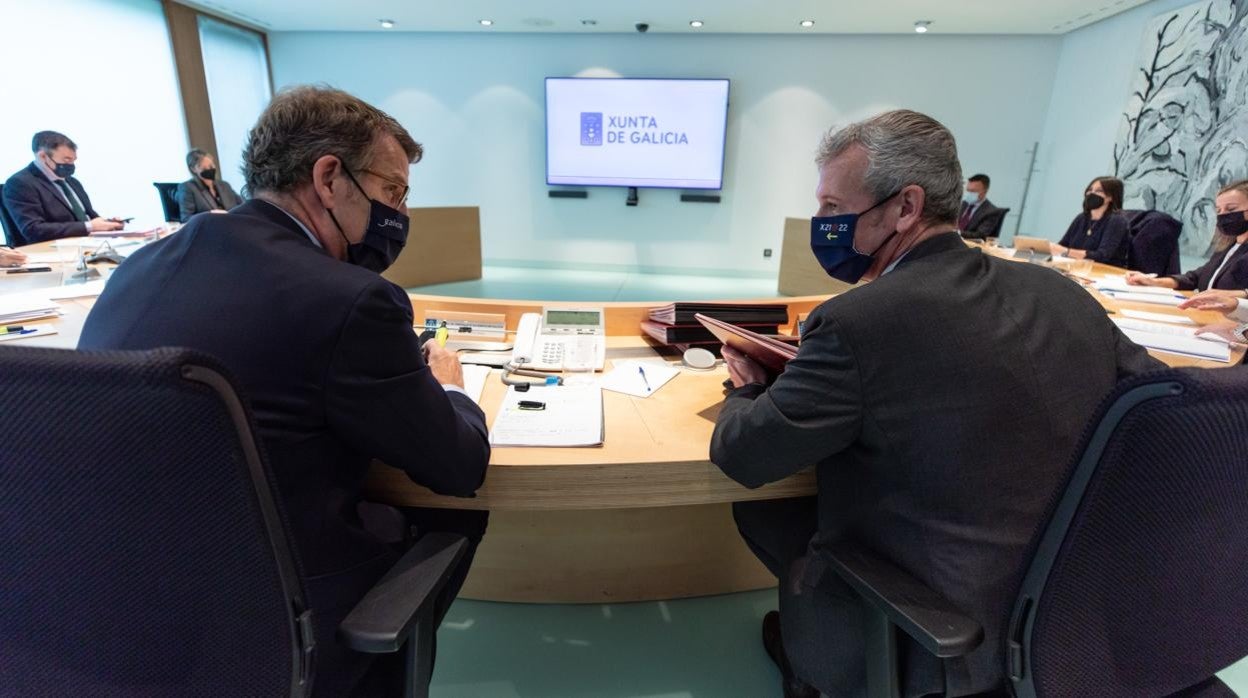 Feijóo y el vicepresidente Rueda, este jueves en la reunión del Consello