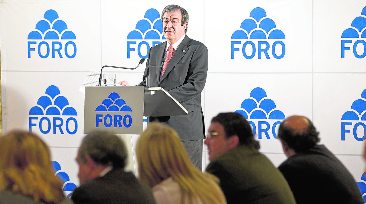 Francisco Álvarez-Cascos, en un acto de Foro Asturias en 2011