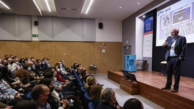 Juan Roig imparte una masterclass a 220 autónomos y pequeños empresarios en la clausura de Superpymes