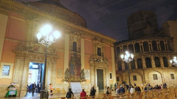 La Basílica de Valencia inaugura su belén monumental con más de un centenar de figuras