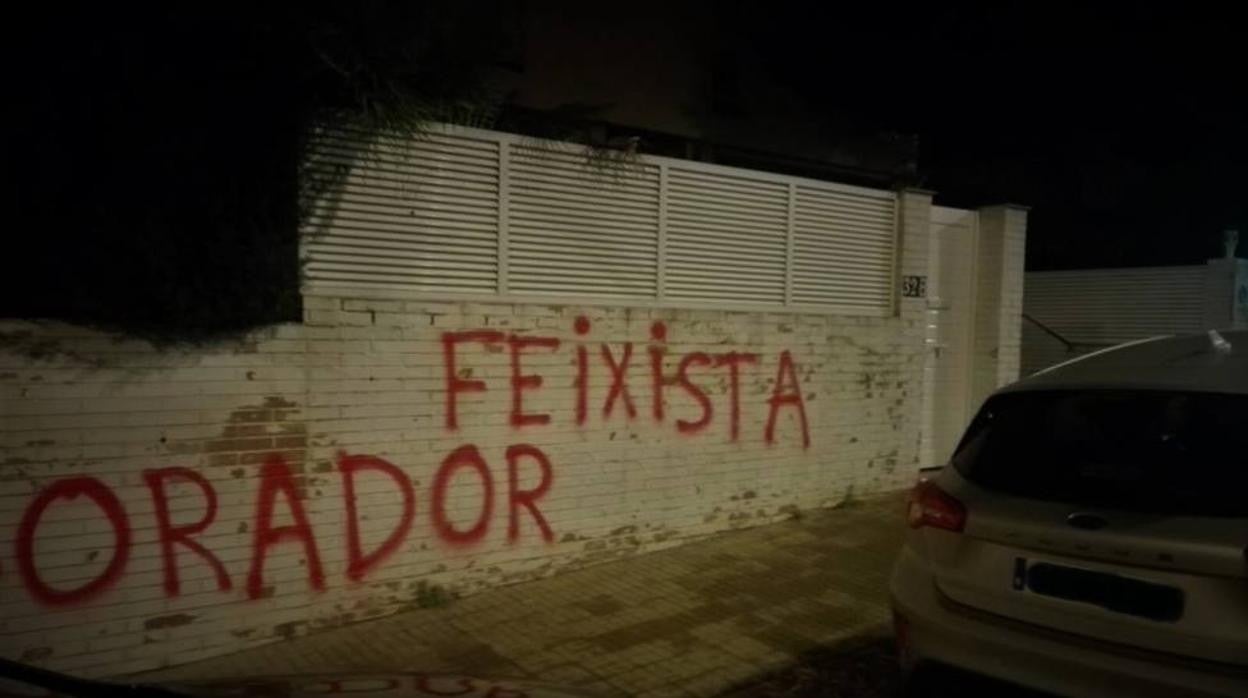 Pintadas en la casa del rector de la UAB