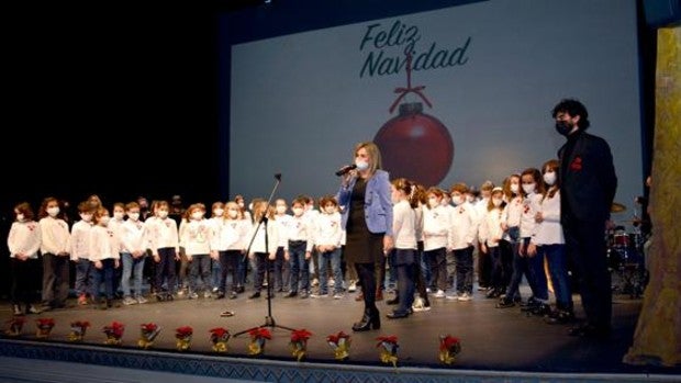 Tolón retoma su agenda y asiste al pregón de Navidad de los alumnos y profesores de la Escuela de Música