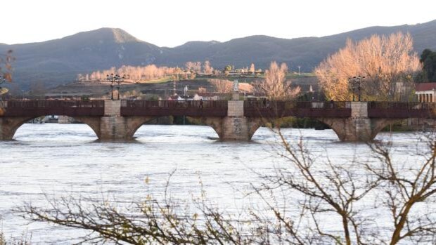 El caudal del Ebro alcanza su máximo con 439 metros cúbicos en Miranda (Burgos)