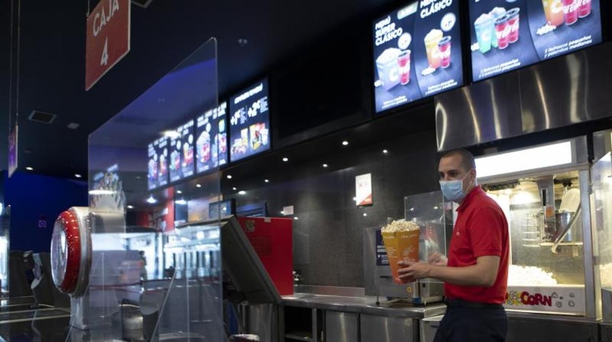 Entrada a unos cines en pandemia