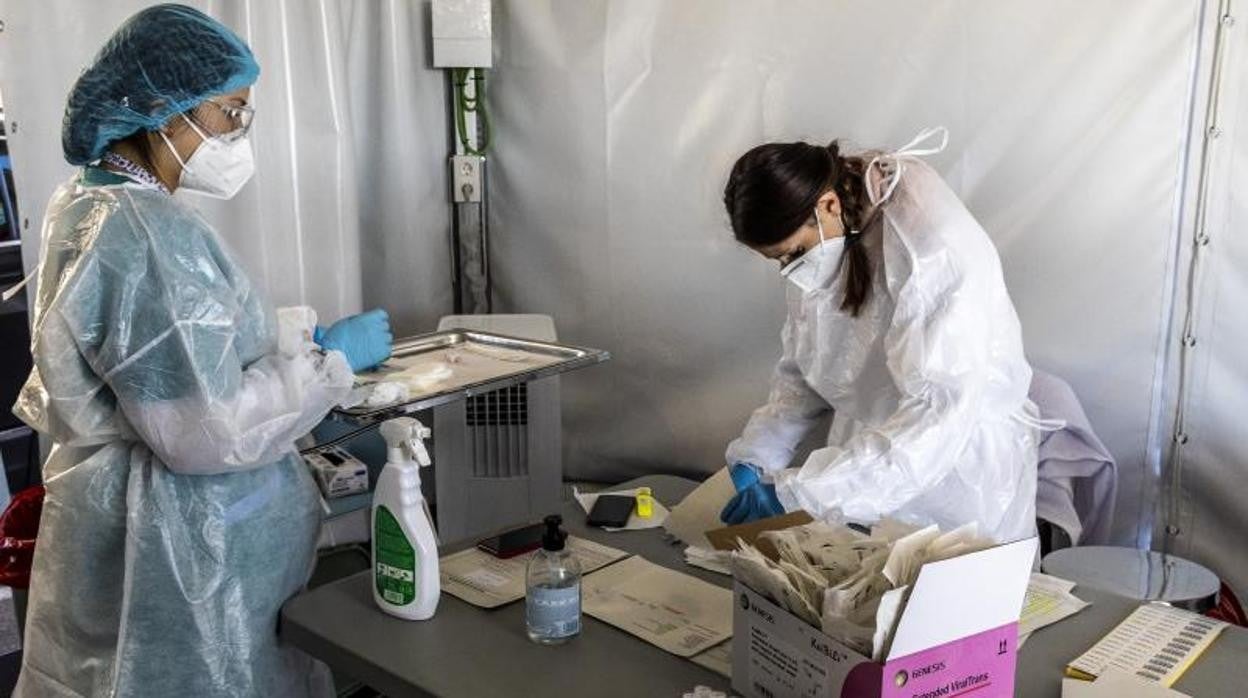 Personal sanitario en dependencias de un hospital de la Comunidad Valenciana