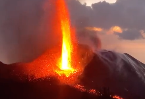 Jet volcánico o fuente de lava