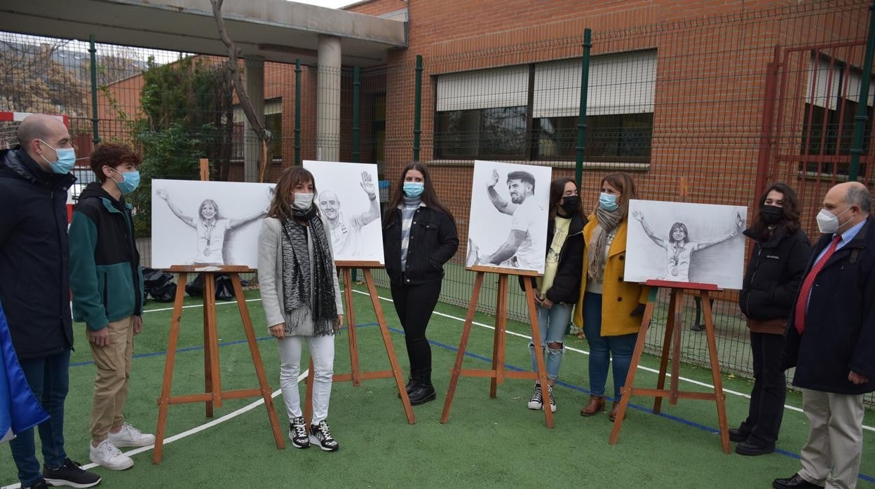 Los alumnos dibujaron retratos de los tres deportistas olímpicos de Talavera