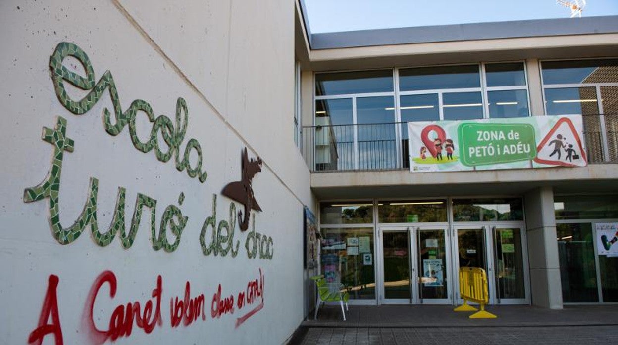 Escuela de Canet en la que una familia ha conseguido más castellano en las clases