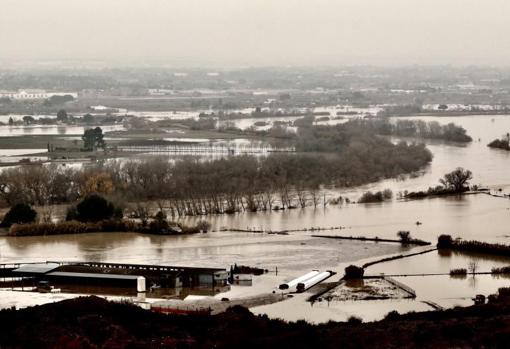 Tierras anegadas por el Ebro en los alrededores de Zaragoza capital