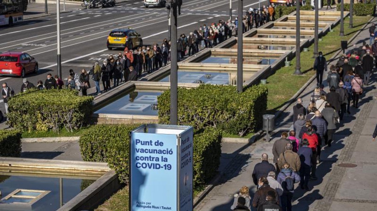 Colas esta semana en Fira de Barcelona, uno de los puntos de vacunación contra el Covid