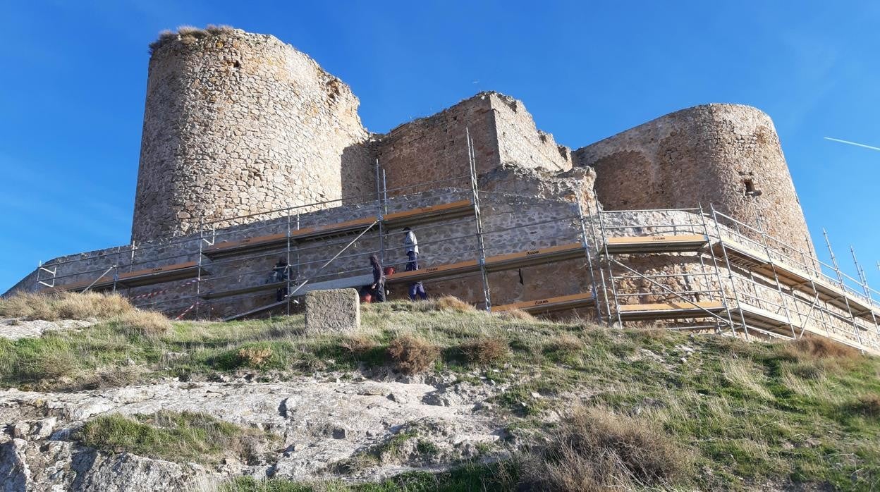 Trabajos en la fachada noroeste del castillo