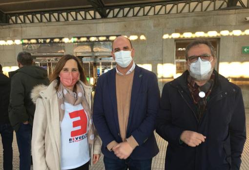 Joaquín Egea, senador de Teruel Existe (en el centro), junto con representates de la España Vaciada y Cuenca Ahora