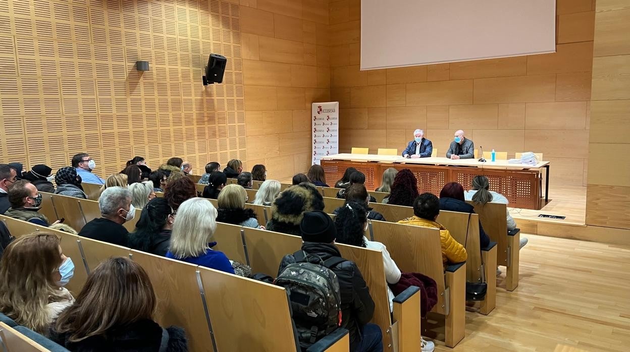 El alcalde de Illescas, José Manuel Tofiño, ha estado presente en el acto de firma de los contratos