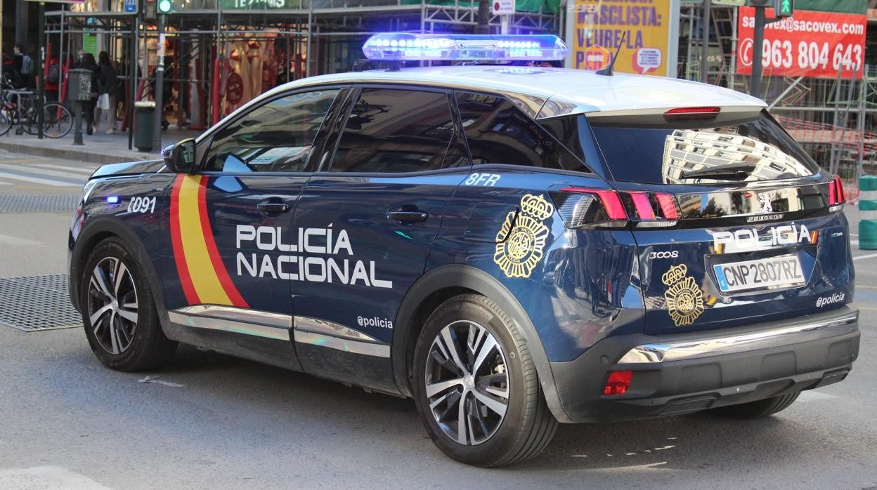 Imagen de recurso de un coche patrulla de la Policía Nacional en Valencia