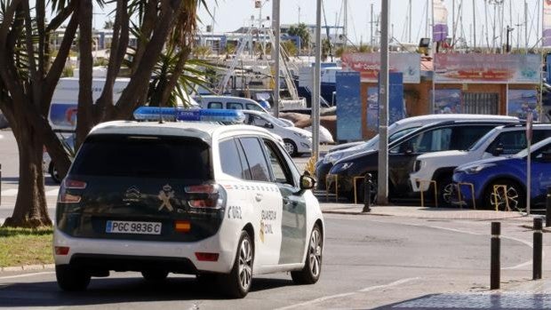 Un hombre mata a su pareja y se entrega a la Guardia Civil en Torrevieja