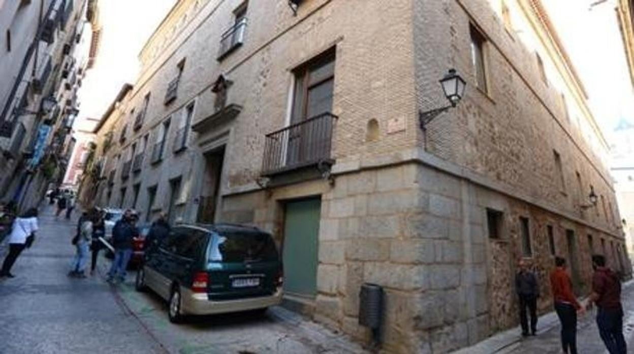 Edificio del Hospitalito del Rey en pleno centro histórico de Toledo