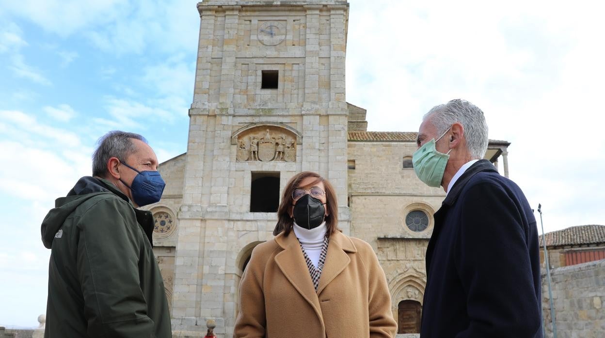 La Diputación de Palencia e Iberdrola firman un convenio para renovar la iluminación exterior de la iglesia de San Hipólito