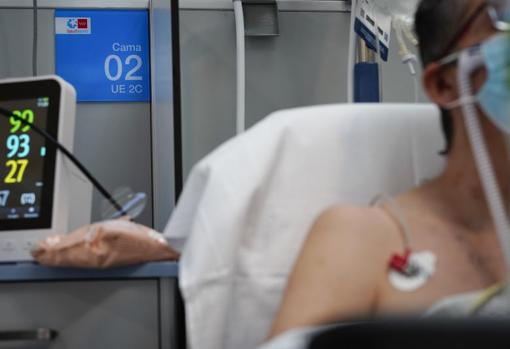 Otro paciente, Nelson, convaleciente en el Zendal, espera también poder vacunarse