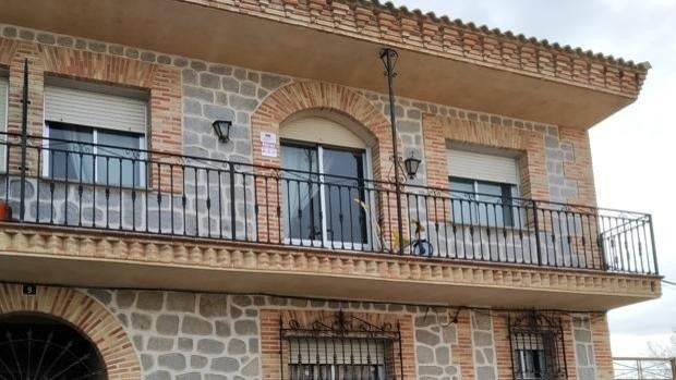 Prisión comunicada y sin fianza para el hombre que hirió a su exmujer y mató a su actual pareja en Gálvez