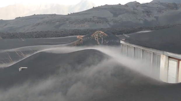 Los gases de la zona de exclusión del volcán pueden matar a una persona en minutos