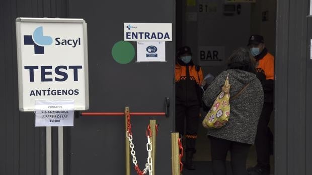 Castilla y León marca un nuevo récord histórico de contagios, con 5.002 positivos