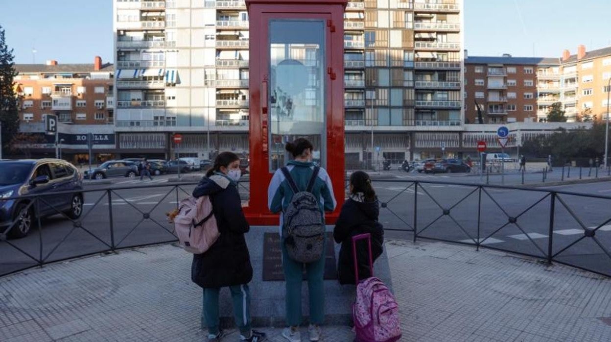 La réplica de la cabina de Antonio Mercero en Chamberí