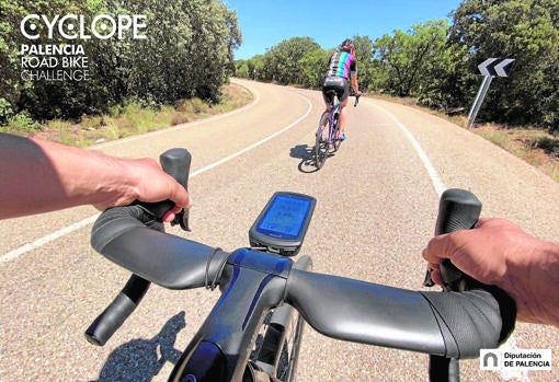 Dos ciclistas haciendo una de las rutas