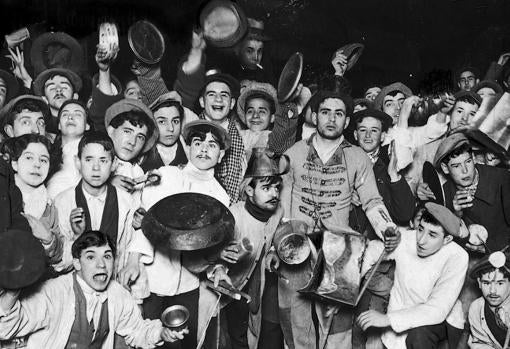 Fiesta de las uvas en la Puerta del Sol para celebrar la entrada de 1913