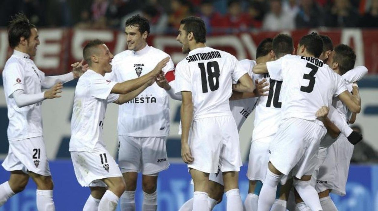 Los jugadores manchegos celebran el 0-1 de Víctor Curto en el ‘ Vicente Calderón’ el 21 de diciembre de 2011