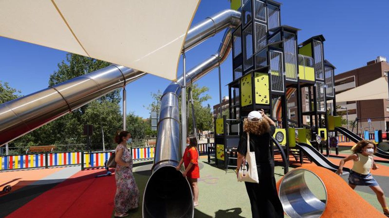 Un parque infantil en una imagen de archivo