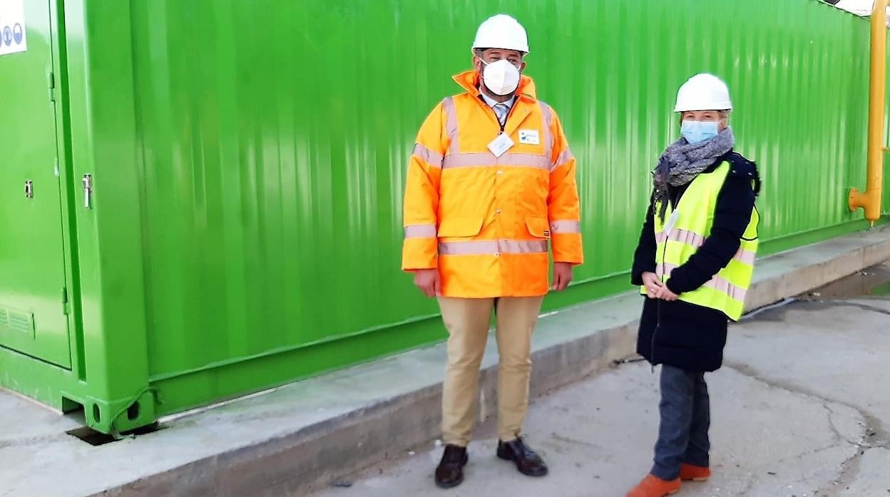 Rafael Martín y Marta Gómez durante una visita al Ecoparque de Toledo