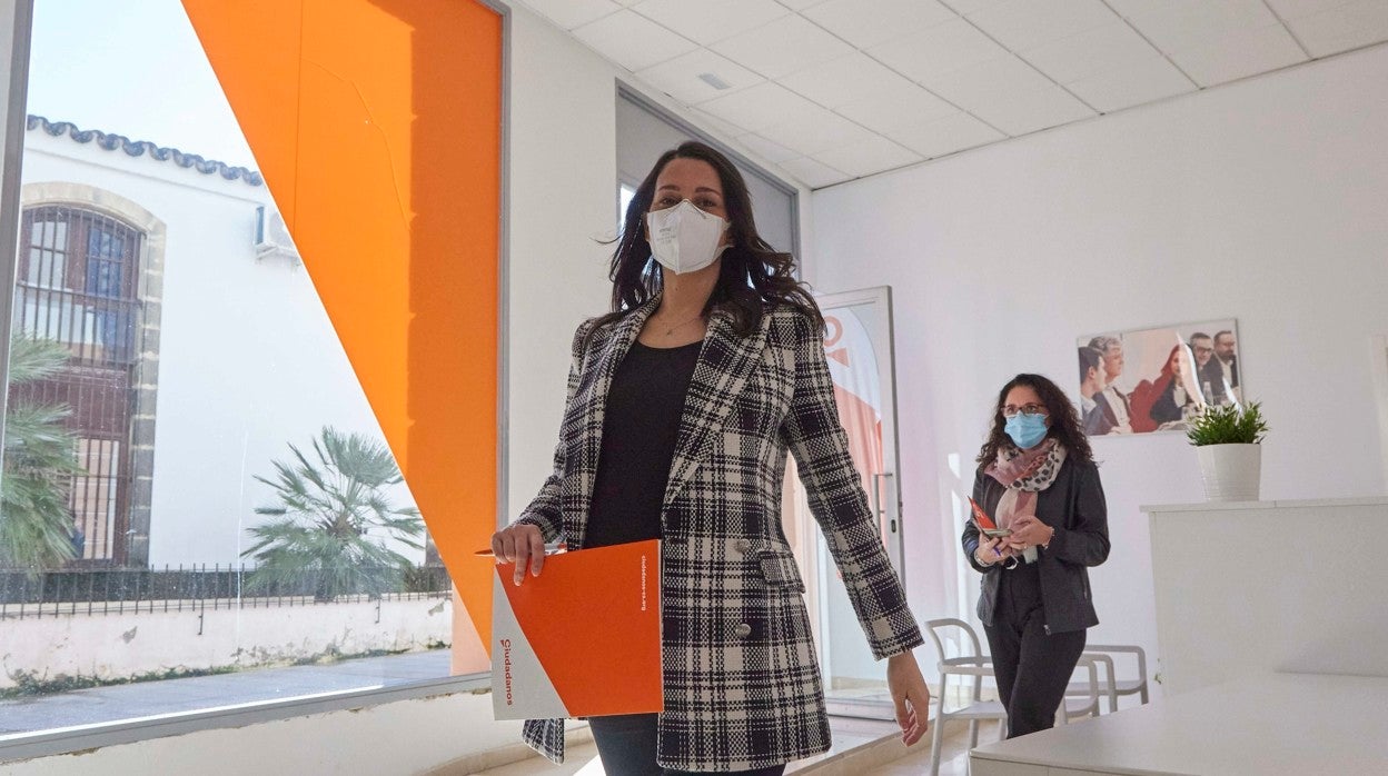 Inés Arrimadas, el miércoles, antes del balance del 2021, en la sede de Cs en Jerez de la Frontera