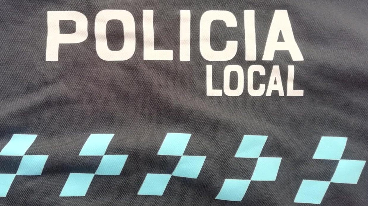 Uniforme del agente que cuenta a ABC su experiencia laboral de 17 años