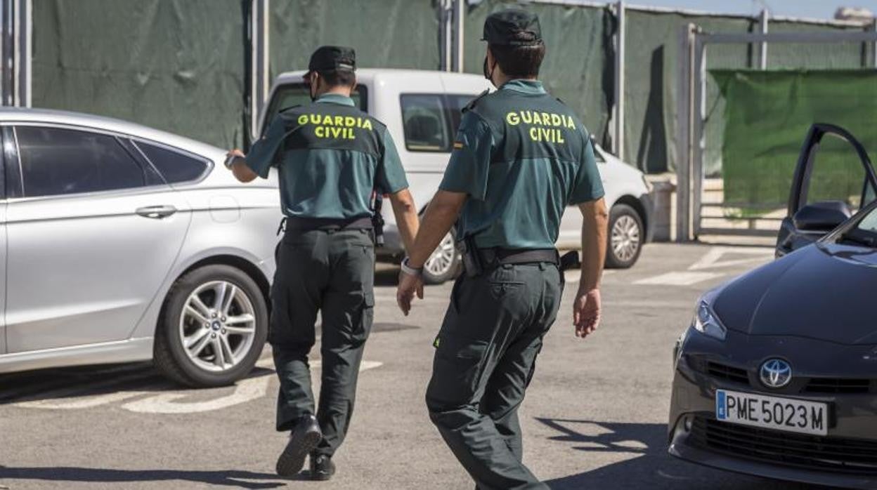 Dos agentes de la Guardia Civil en una imagen de archivo