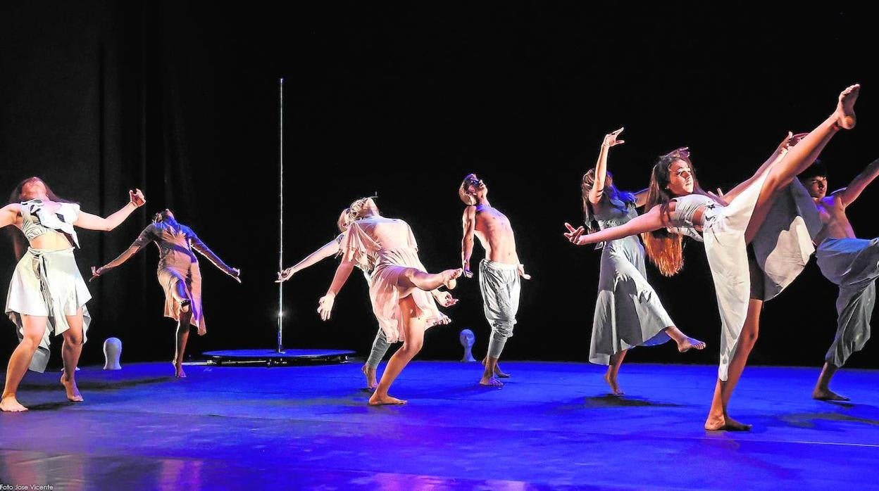 ‘Miradas en blanco’, trabajo de debut de la Joven Compañía de Danza de Castilla y León