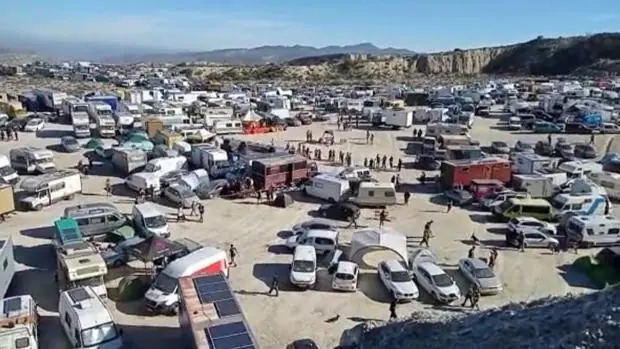 La Guardia Civil se prepara para desalojar una macrofiesta en Almería que se celebra desde Nochevieja