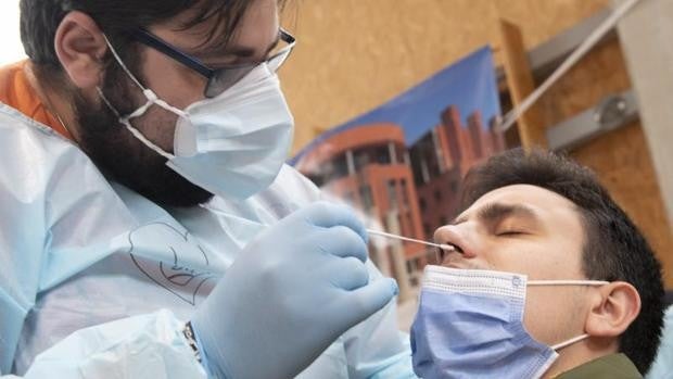 Coronavirus Galicia: Sindicatos médicos y oposición, en contra de limitar la actividad de los centros de salud al Covid y urgencias