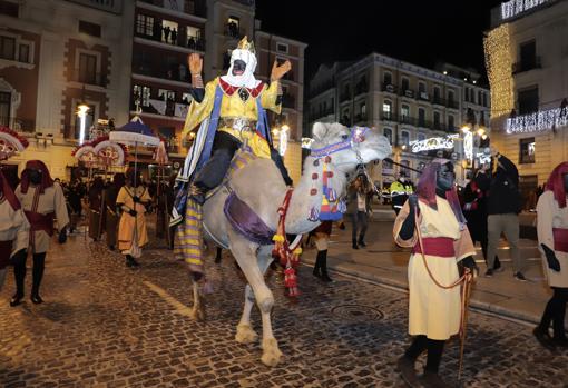 Imagen del rey Baltasar a su llegada a Alcoy (Alicante)