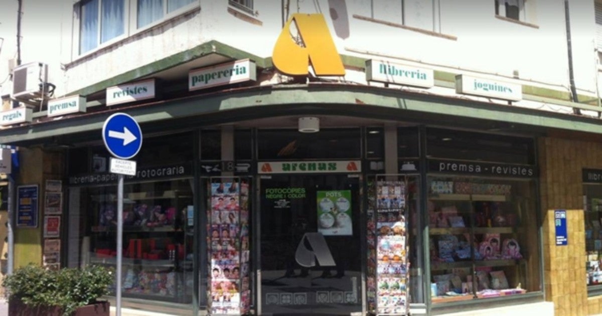 Entrada de la librería Arenas en Argentona