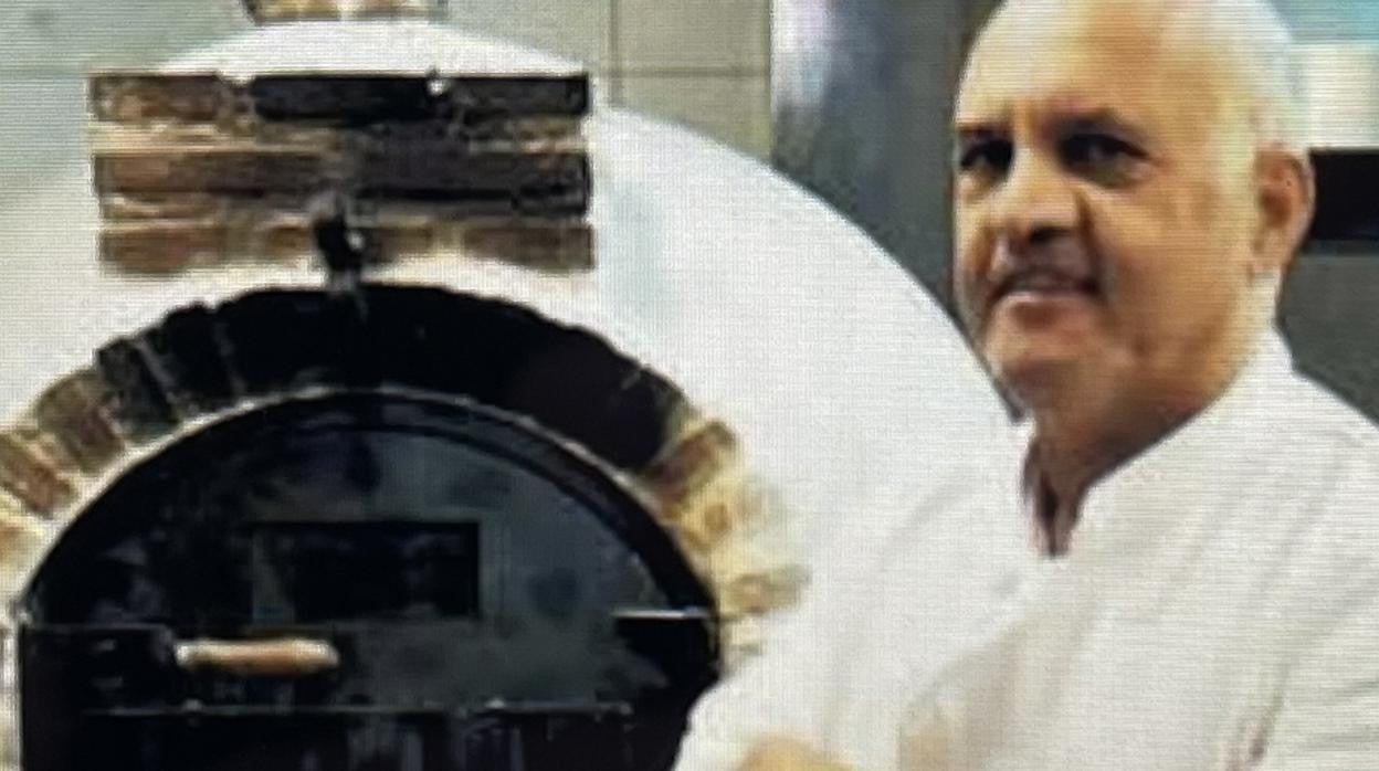 Gioacchino Gammino, junto al horno precintado