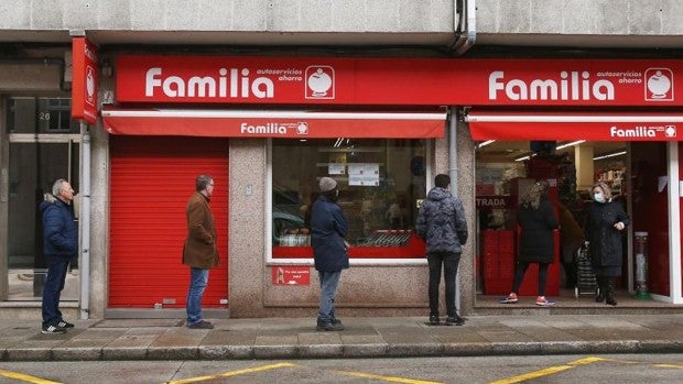 La Fiscalía pide hasta 24 años de cárcel para unos padres por violar, maltratar y obligar a su hija a mendigar