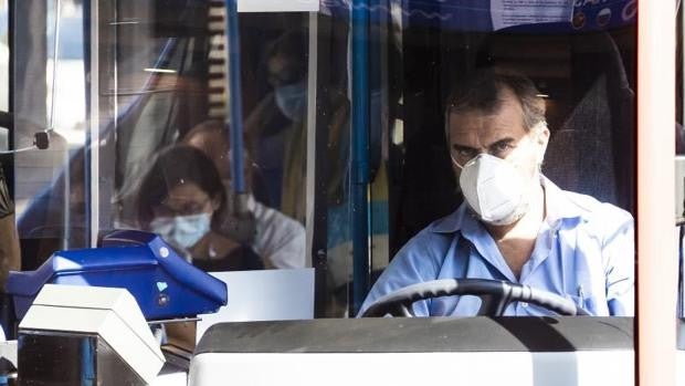 Alicante congela el precio del billete y los bonos del autobús urbano en 2022