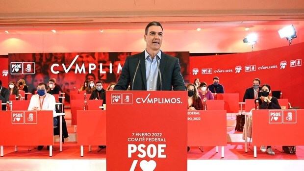 Sánchez pide a Casado que apoye la reforma laboral mientras ensalza a los empresarios