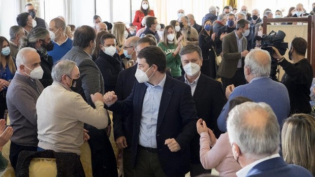 Mañueco anuncia que garantizará los consultorios por ley: «Se acabaron las ocurrencias»