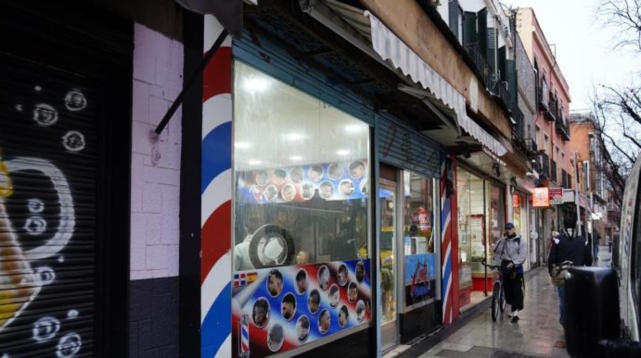 La peluquería de Vallecas donde presuntamente estaba el zulo de la mafia