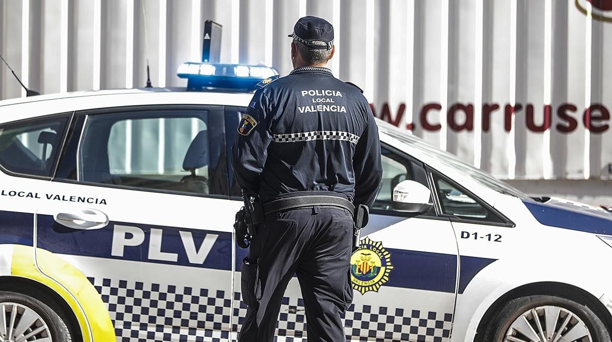 Imagen de archivo de un coche patrulla de la Policía Local de Valencia