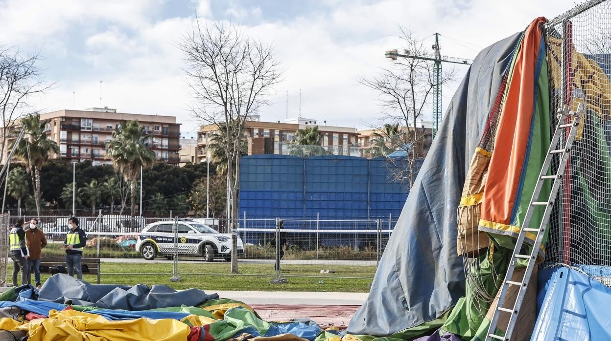 Imagen del castillo hinchable de la feria de Mislata donde murieron dos niñas de cuatro y ocho años